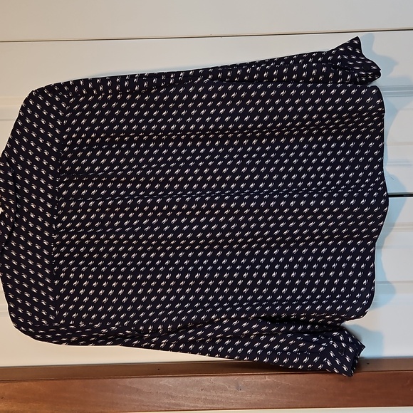 LOFT Navy and White Patterned Button Down Blouse Size LP - Picture 3 of 6